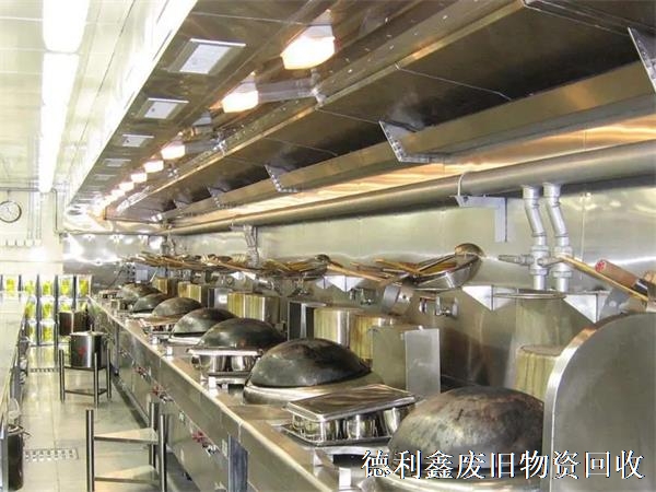 北京賓館設備回收，國貿收購二手地毯，貨架大量回收